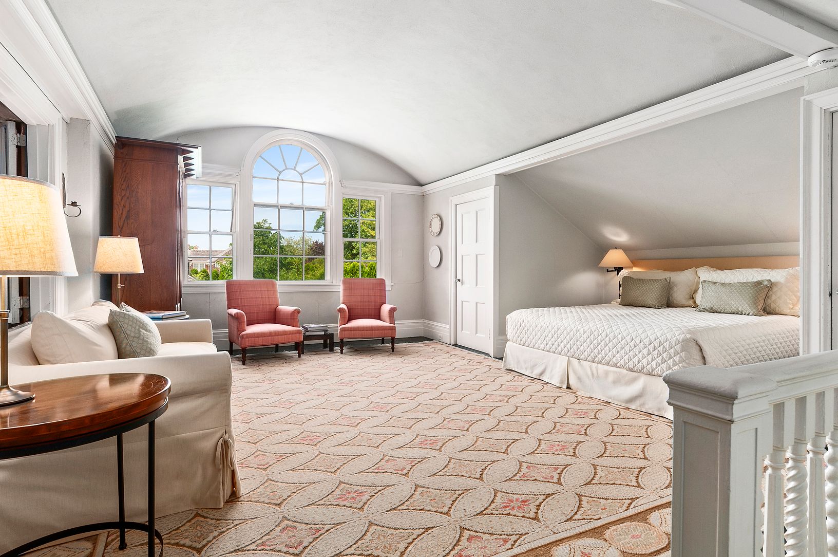  Master Bedroom with Barrel-Vaulted Ceiling