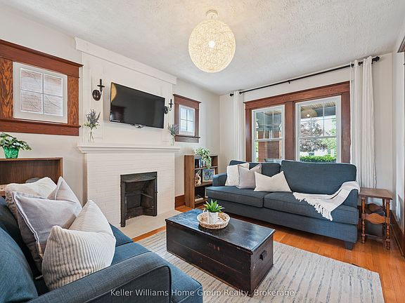 2nd image of 16 Glasgow St N