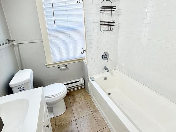 4th image of 20 Young St #2