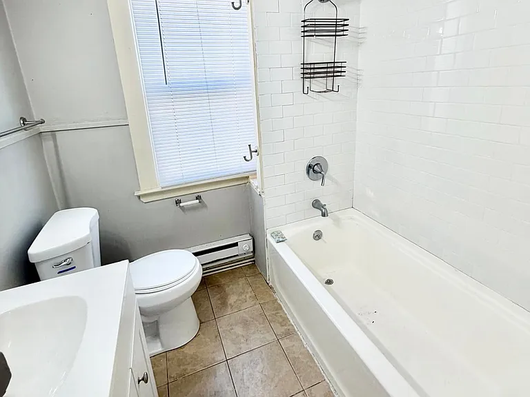 20 Young St #2 — Photo 4
