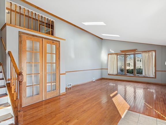 2nd image of 301 Delaware St