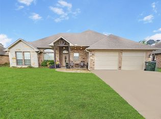 315 W McAfee Dr, Mabank, TX 75147
