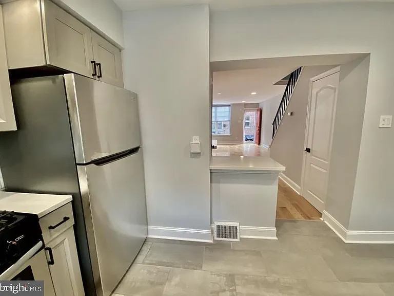 209 Daly St — Photo 7