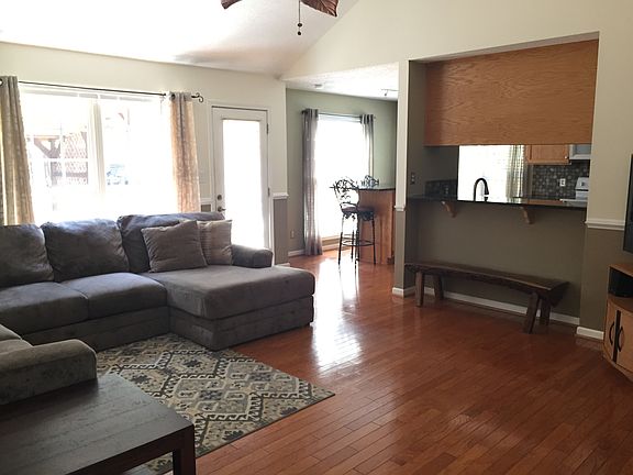3rd image of 130 Braxton Dr
