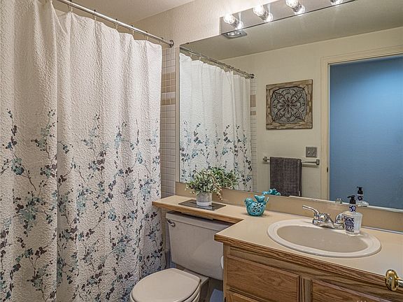 4th image of 12720 NE 144th St #202