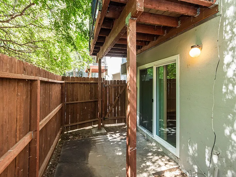 Tuscana Court Apartments — Photo 27