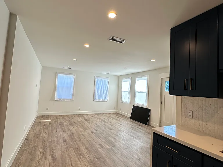 505 S Birch St #507 — Photo 8
