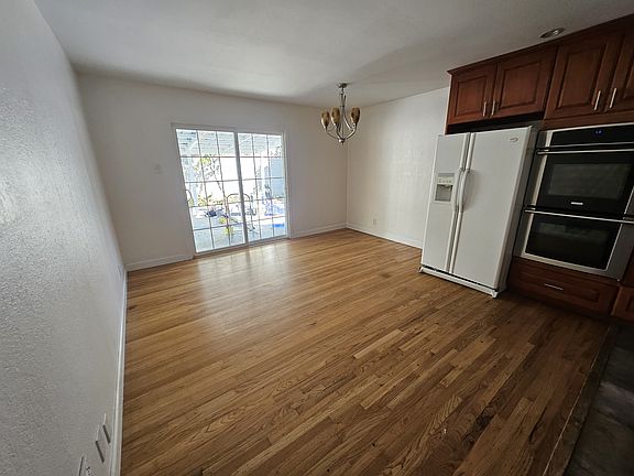 Kitchen Dining Area