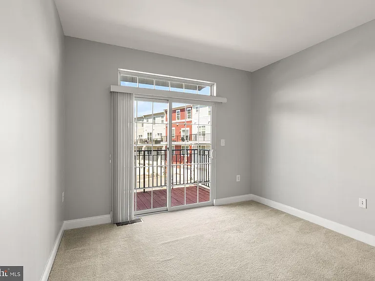 242 N Summit Ave #21 — Photo 40