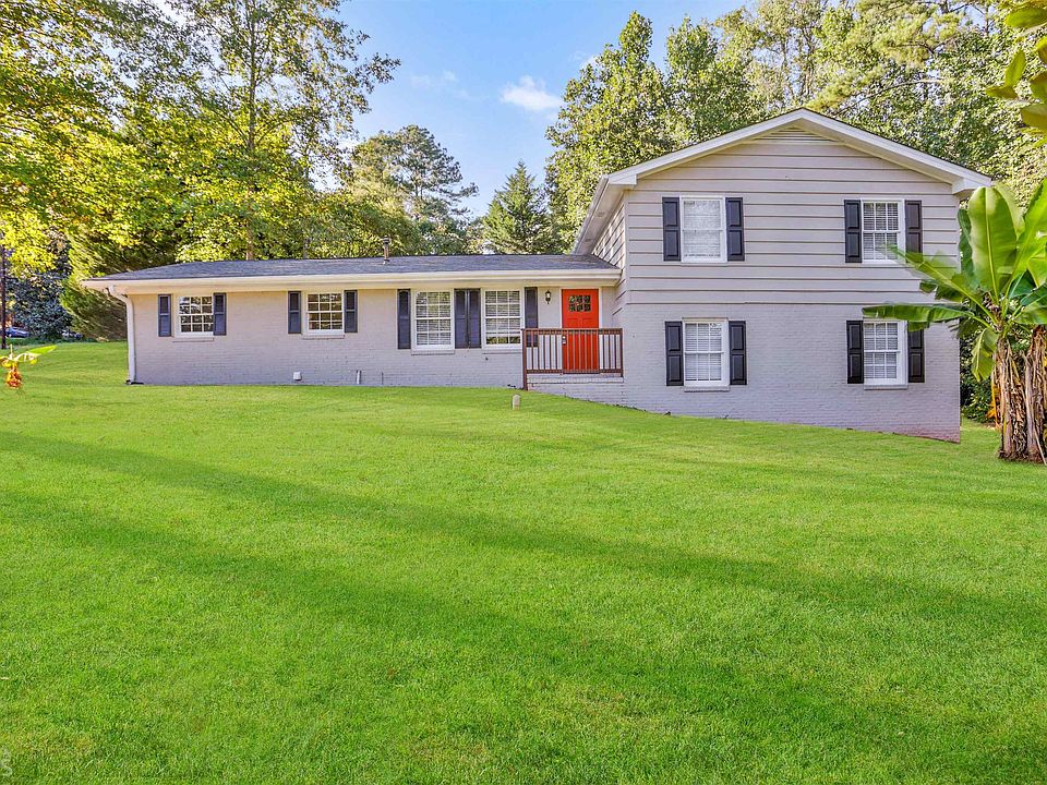 1st image of 2835 Castle Dr