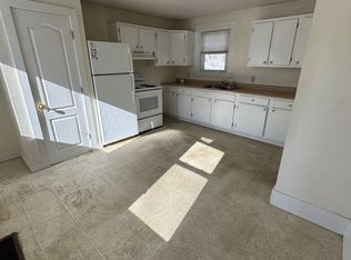 4 South St, Newport, ME 04953