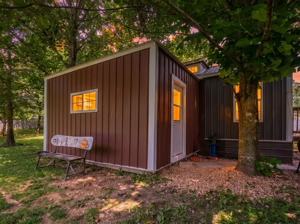 2725 County Road 1990, Willow Springs, MO 65793