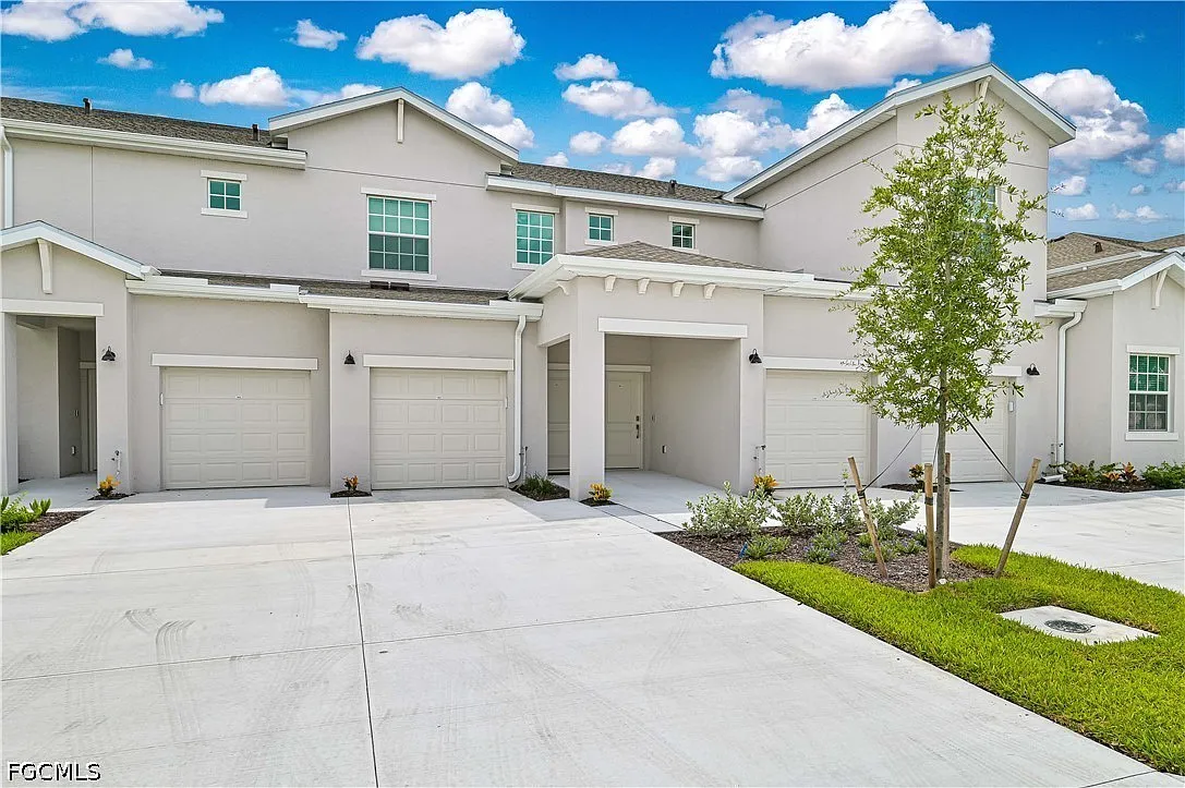 2 bed, 2.0 bath, 1834 sqft, $1,895 — Photo 1