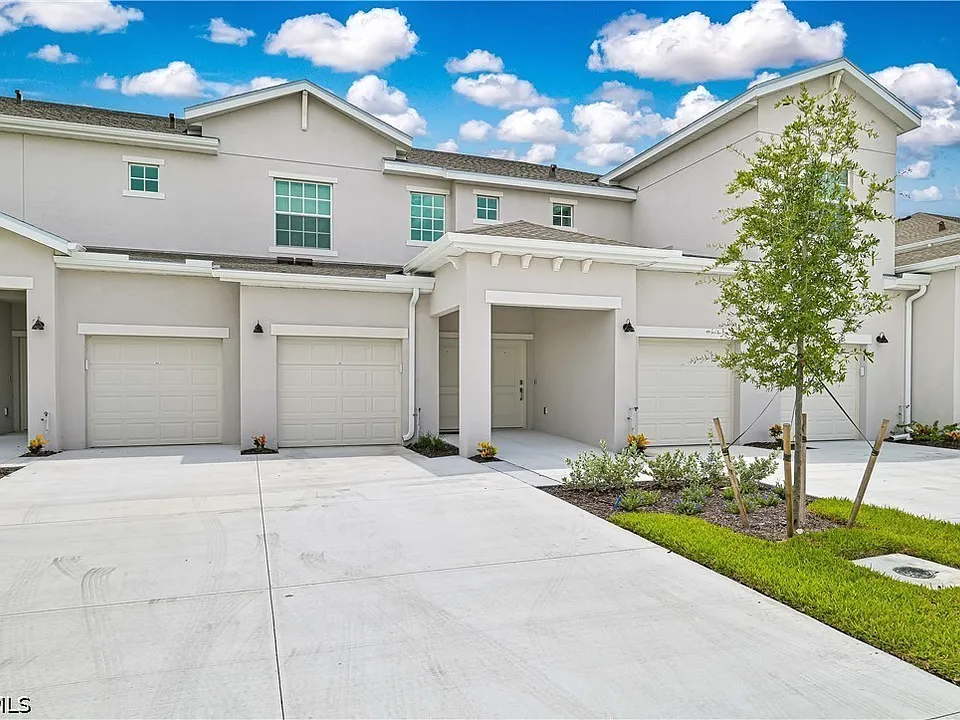 20550 Hazelnut Ct S