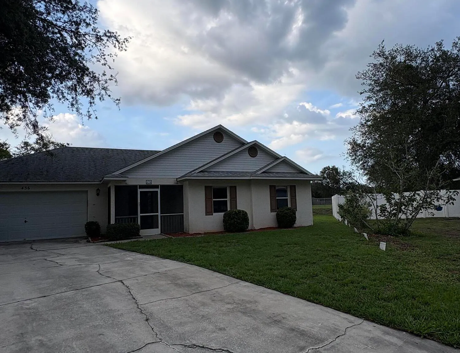 3 bed, 2.0 bath, 1354 sqft, $2,600 — Photo 2