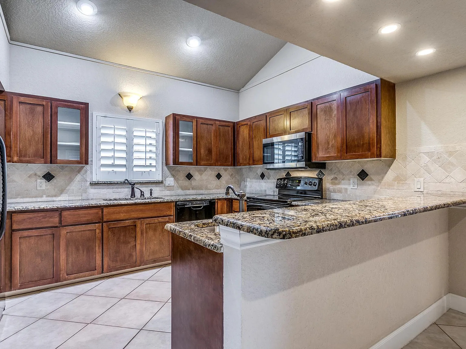 2 bed, 1649 sqft, $2,250 — Photo 2