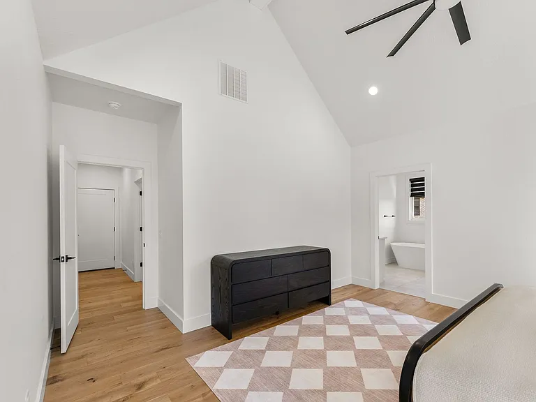 4464 E Lancaster Way — Photo 21