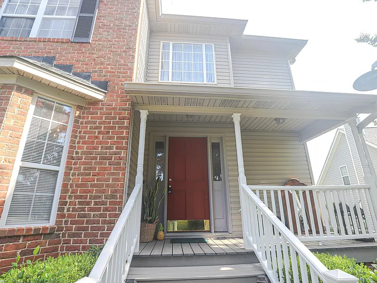 3007 Saint James Pl — Photo 3