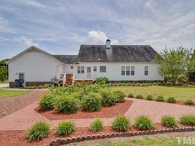 WELL LANDSCAPED YARD