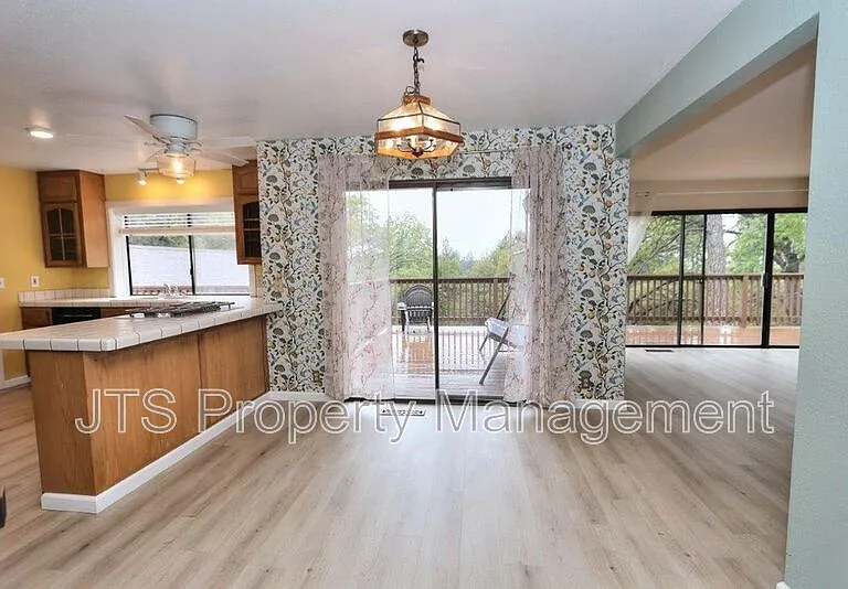 2812 Centennial Ct — Photo 20