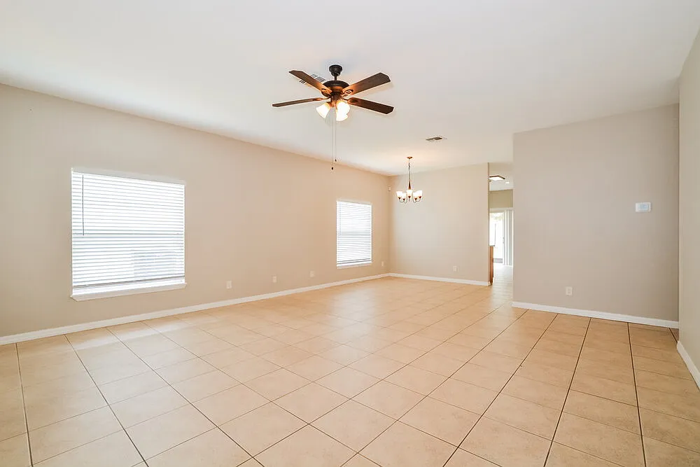 4 bed, 2.0 bath, 1728 sqft, $2,485 — Photo 4