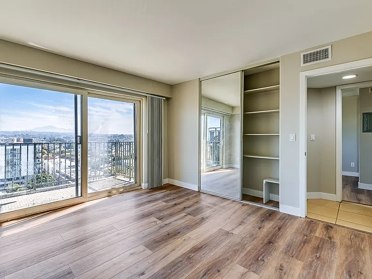 Bayview Tower Condominiums — Photo 6