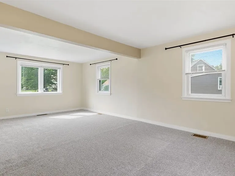 27 Pleasant View Dr — Photo 7