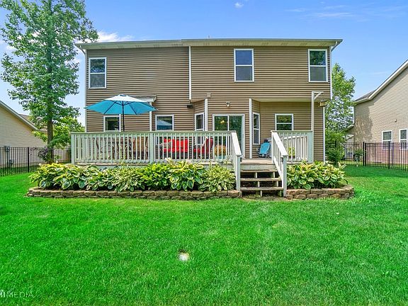 3rd image of 51 Steinbeck Dr