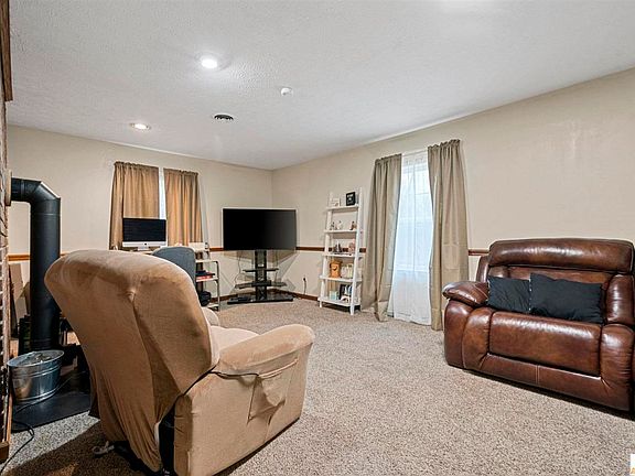 4th image of 7675 Cemetery Rd