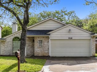 910 Blue Jay Dr, Mansfield, TX 76063