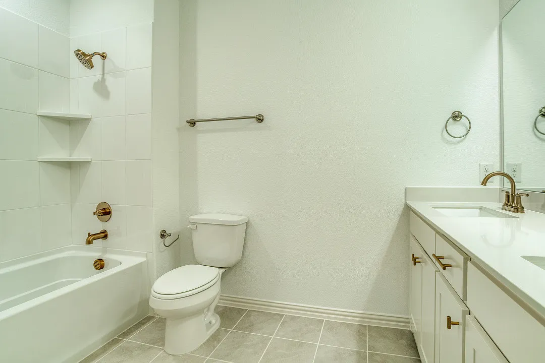 3 bed, 1888 sqft, $2,550 — Photo 3