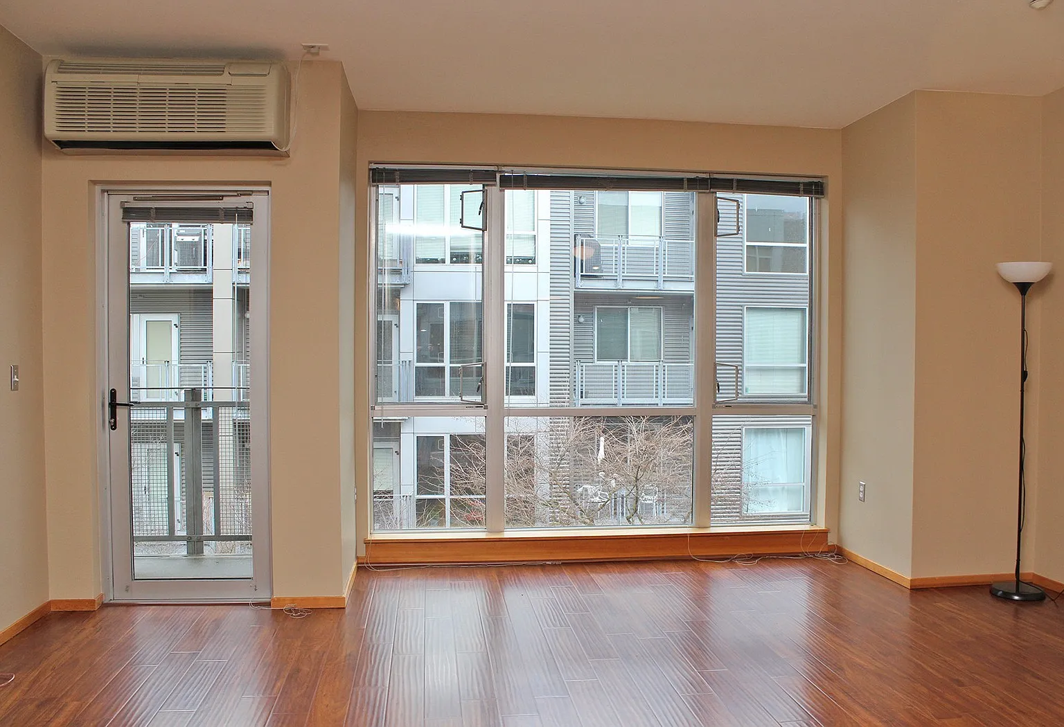 Pearl Perfection! 1+ Bed Modern Loft w/Reserved Parking & Fitness Center — Photo 3