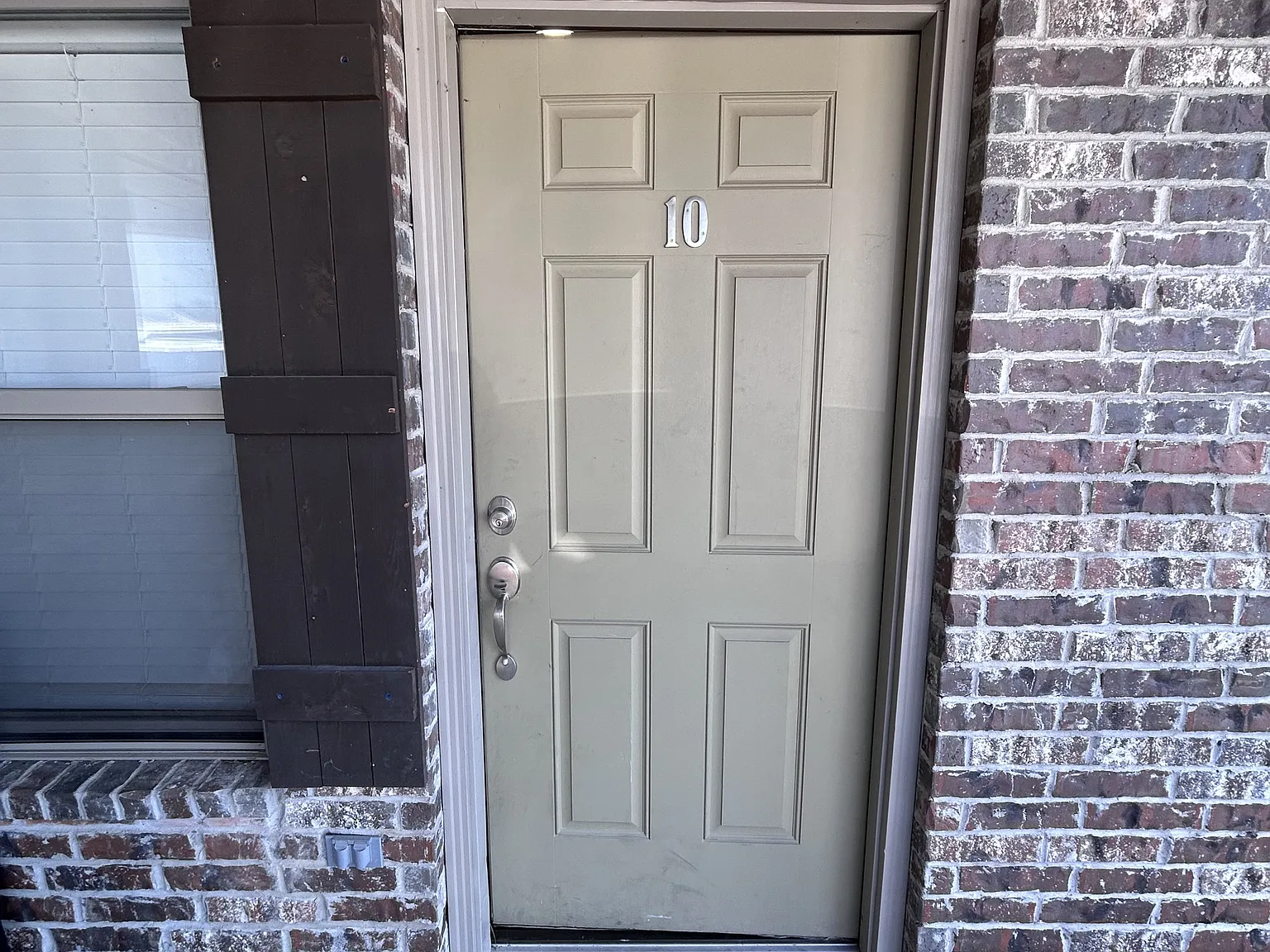 1096 3rd Avenue-All inclusive units - 10 — Photo 1