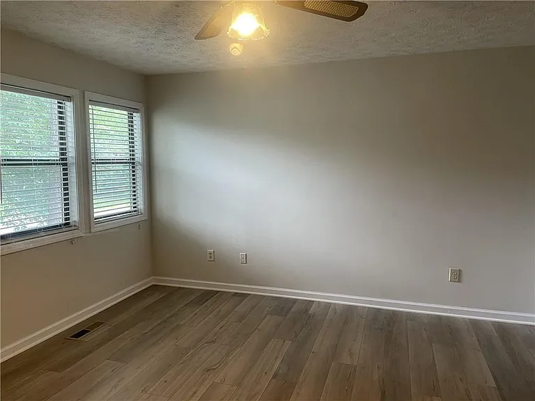 4858 Chapelle Ct — Photo 9