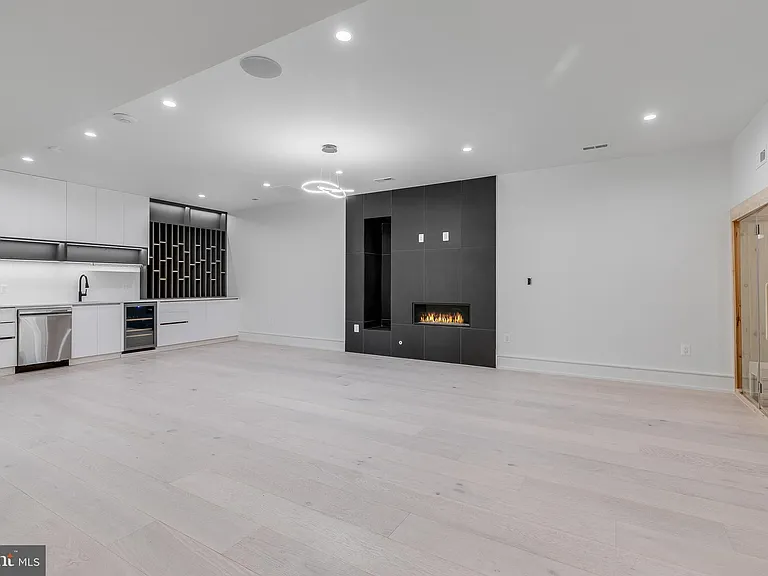 8757A Brook Rd — Photo 35