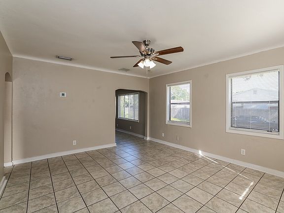 4th image of 831 N C St