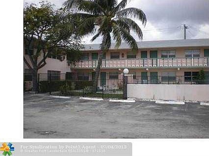4th image of 250 NE 40th St APT 34