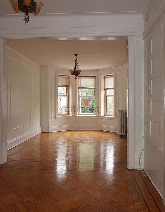 1st image of 1668 10th Ave #2
