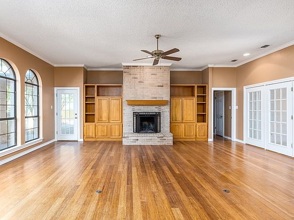 4th image of 2213 Rock Creek Dr