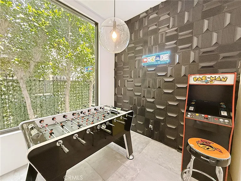 415 N Martel Ave — Photo 10