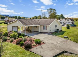 216 Hickory Circle Rd, PENNINGTON GAP, VA 24277