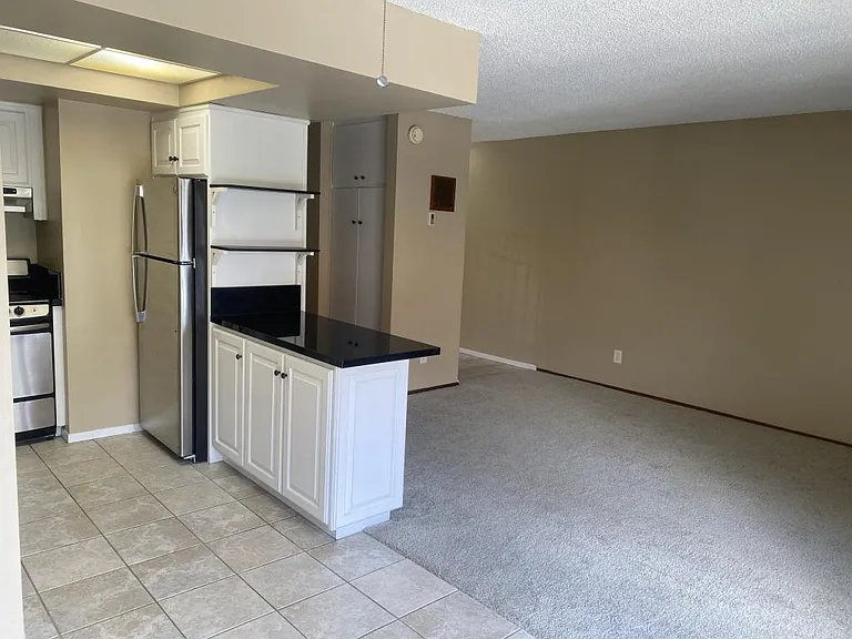 7555 Linda Vista Rd — Photo 6
