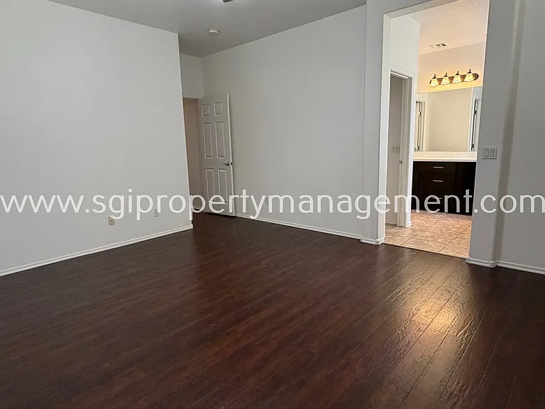 1243 E Walnut Rd — Photo 8