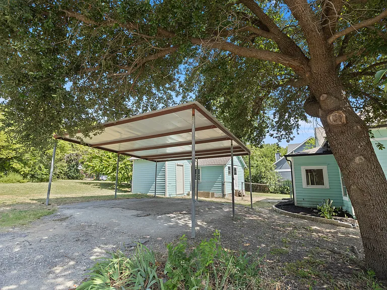 408 S College St — Photo 19