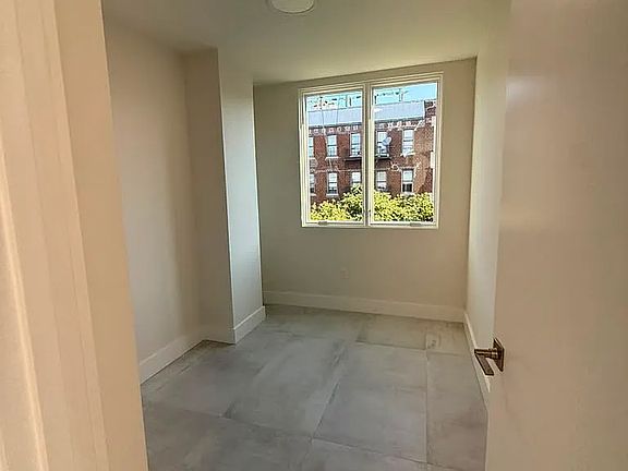 4th image of 404 Schenectady Ave