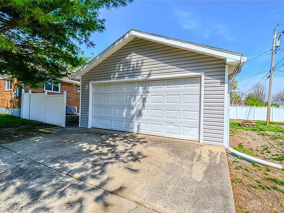 5th image of 550 Alma Ave