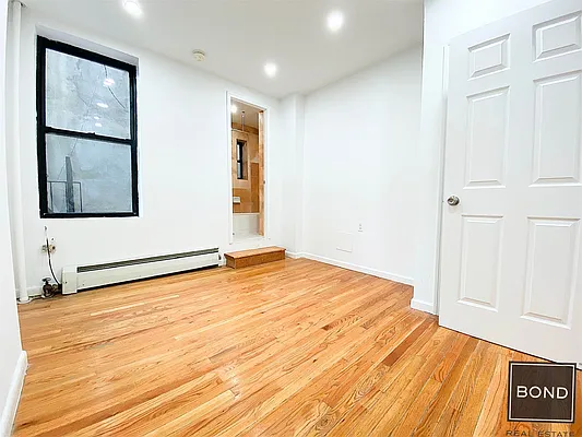 Rented by Bond New York | media 19