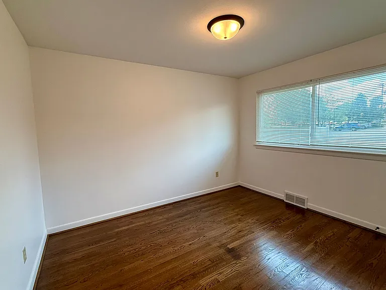 615 Loyola Dr — Photo 15