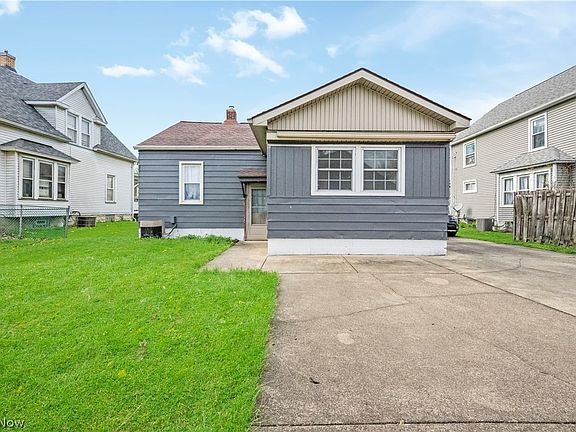 3rd image of 34 Helen Ave