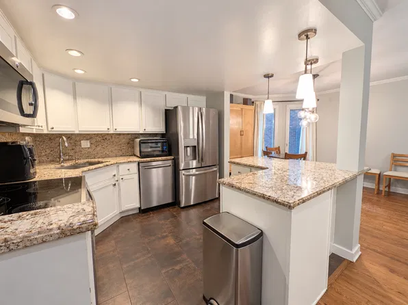 417 W Grant Pl #1, Chicago, IL 60614